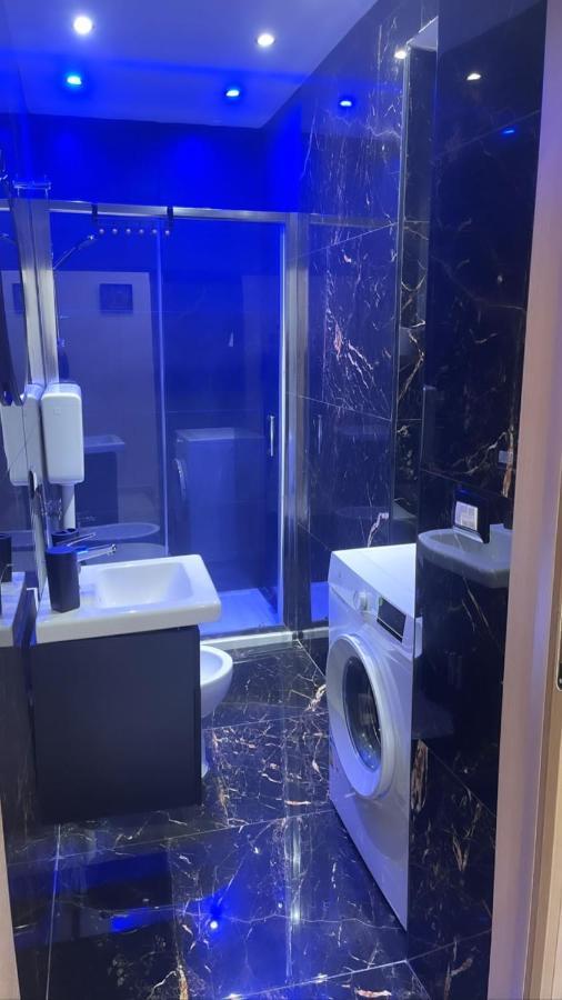 Residenza Marvin De Curtis Apartment Наполи Екстериор снимка