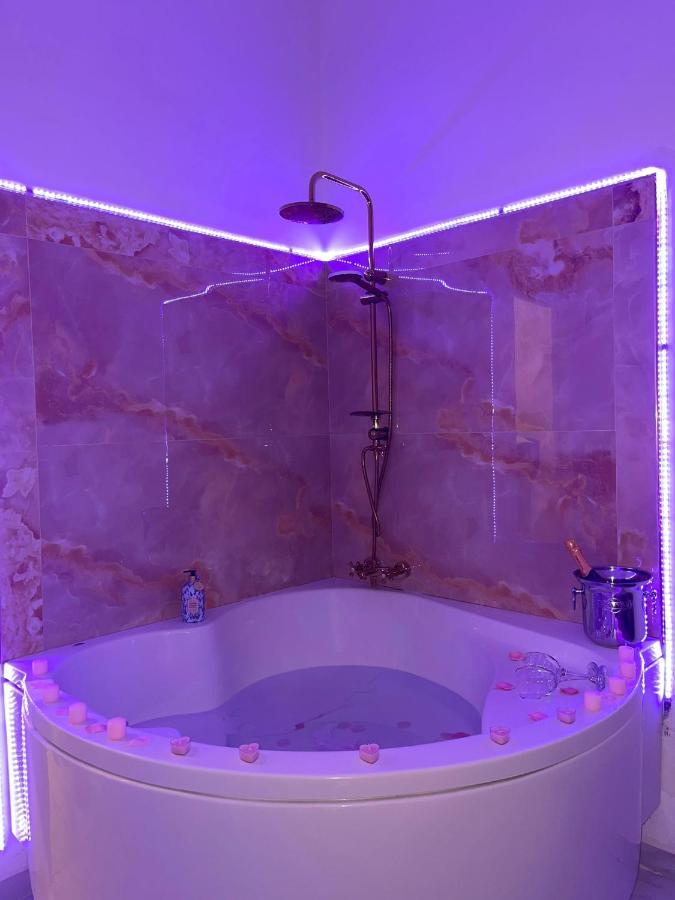Residenza Marvin De Curtis Apartment Наполи Екстериор снимка