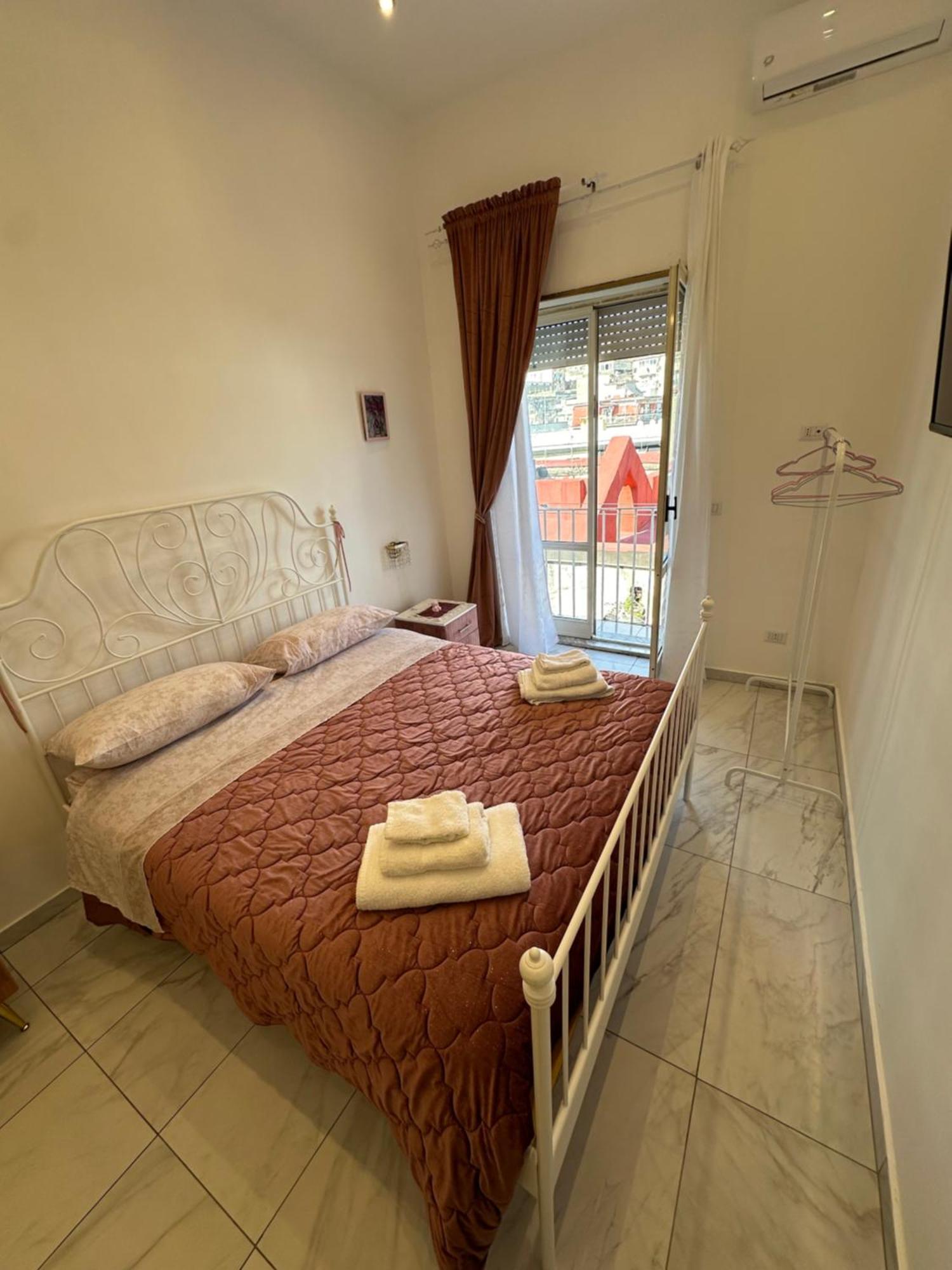 Residenza Marvin De Curtis Apartment Наполи Екстериор снимка